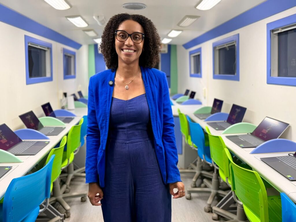 Oficina de inclusão digital ensina pessoas idosas a usar a internet com mais segurança Oficina de inclusão digital ensina pessoas idosas a usar a internet com mais segurança