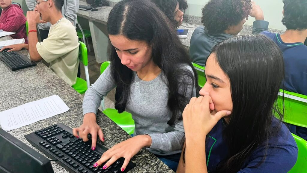 Com cursos técnicos na rede estadual, estudantes de Dourados se preparam para carreiras promissoras Com cursos técnicos na rede estadual, estudantes de Dourados se preparam para carreiras promissoras