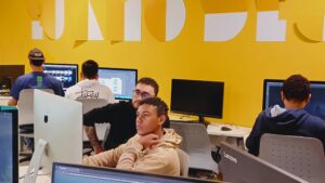 Apaixonado por desenhos, estudante descobre profissão e realiza sonho em curso técnico na rede estadual de ensino Apaixonado por desenhos, estudante descobre profissão e realiza sonho em curso técnico na rede estadual de ensino