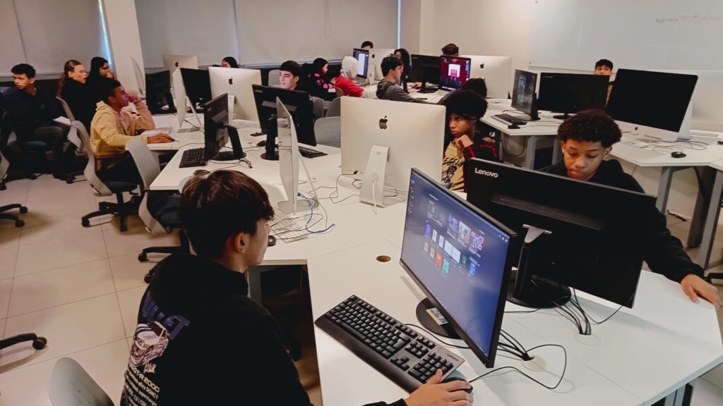 Apaixonado por desenhos, estudante descobre profissão e realiza sonho em curso técnico na rede estadual de ensino Apaixonado por desenhos, estudante descobre profissão e realiza sonho em curso técnico na rede estadual de ensino