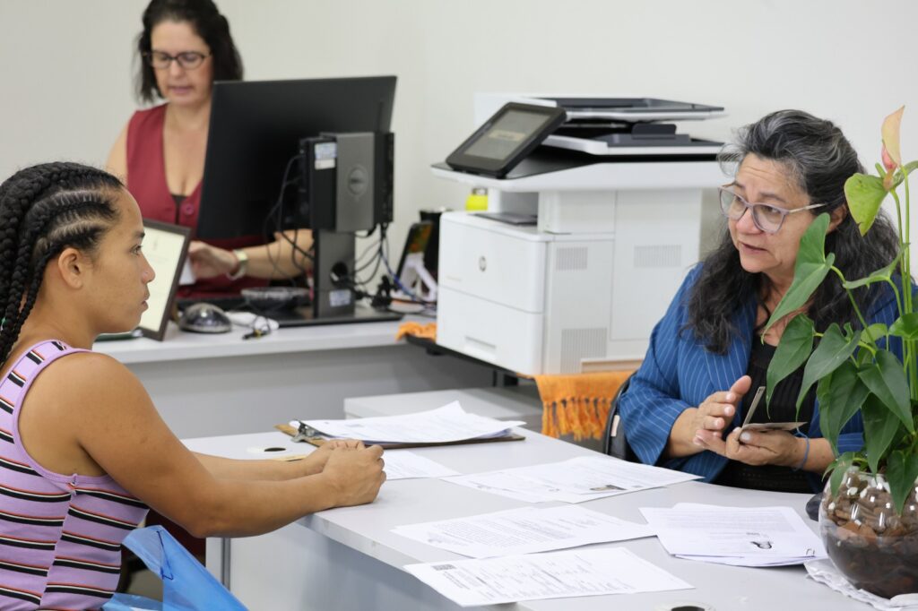 Na esperança de uma vida melhor, migrantes encontram apoio no Centro de Atendimento do Estado Na esperança de uma vida melhor, migrantes encontram apoio no Centro de Atendimento do Estado