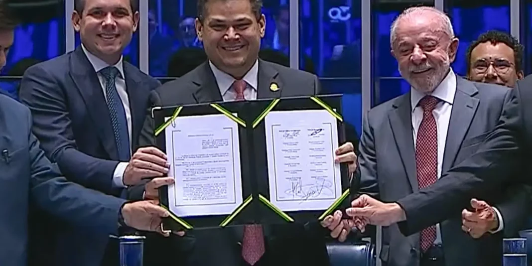 Brasília (DF), 16/10/2026 -Congresso promulga emendas sobre fim da jornada 6x1 e aposentadoria de agentes de saúde. Frame TV Senado